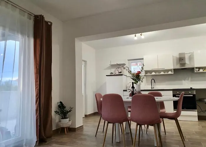 Apartament Skolj *