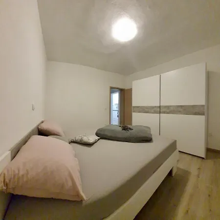 Skolj *